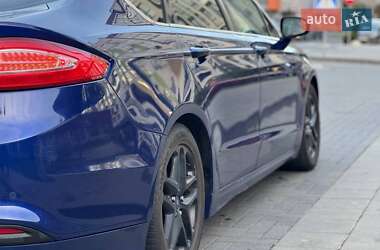 Седан Ford Fusion 2016 в 