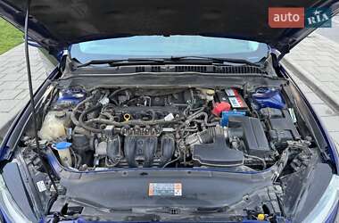Седан Ford Fusion 2016 в 
