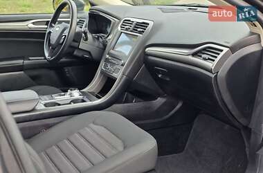 Седан Ford Fusion 2018 в 