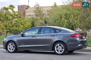 Седан Ford Fusion 2018 в 