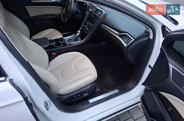 Седан Ford Fusion 2015 в 