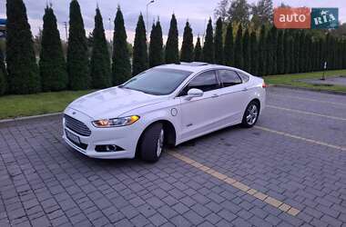 Седан Ford Fusion 2015 в 
