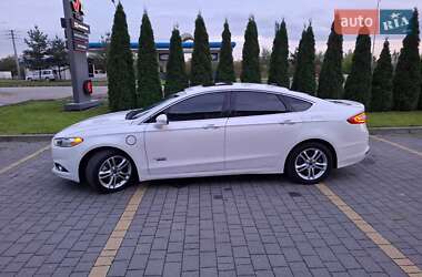 Седан Ford Fusion 2015 в 