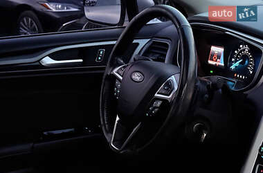 Седан Ford Fusion 2016 в 