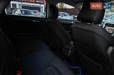 Седан Ford Fusion 2016 в 
