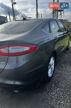 Седан Ford Fusion 2015 в 