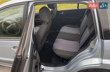 Хэтчбек Ford Fusion 2006 в 