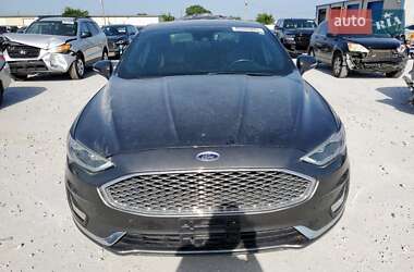 Седан Ford Fusion 2018 в 