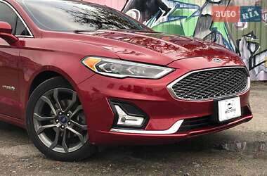Седан Ford Fusion 2019 в 