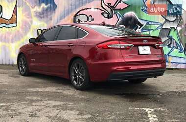 Седан Ford Fusion 2019 в 