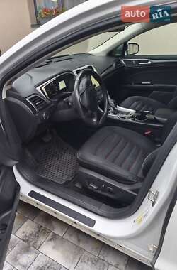 Седан Ford Fusion 2016 в Ужгороді