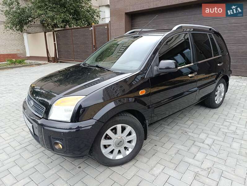 Хэтчбек Ford Fusion 2011 в 