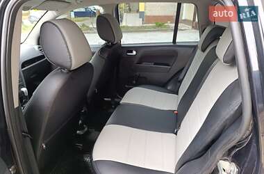 Хэтчбек Ford Fusion 2011 в 