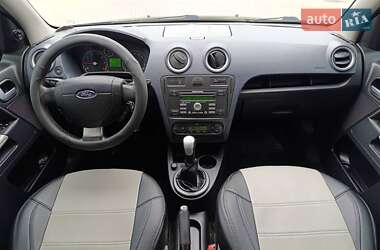 Хэтчбек Ford Fusion 2011 в 