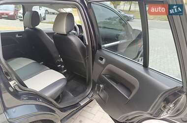 Хэтчбек Ford Fusion 2011 в 