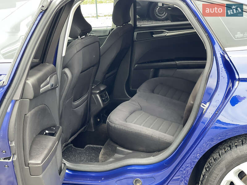 Седан Ford Fusion 2015 в Чернівцях