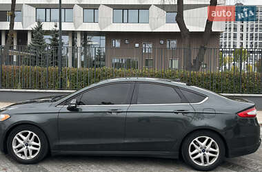 Седан Ford Fusion 2014 в 