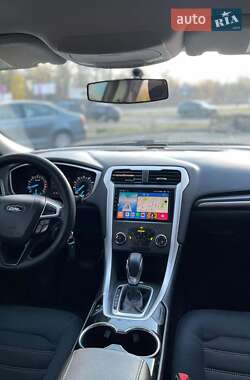 Седан Ford Fusion 2015 в 