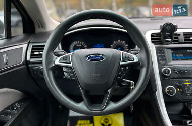 Седан Ford Fusion 2015 в 