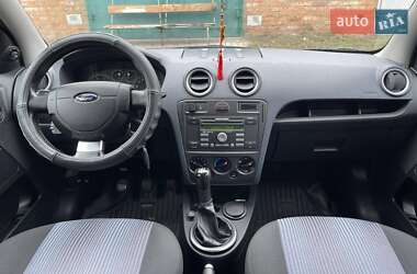 Хэтчбек Ford Fusion 2011 в 