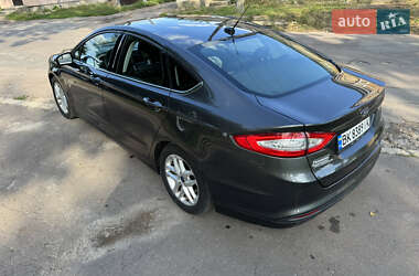 Седан Ford Fusion 2014 в 