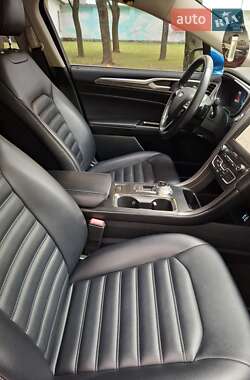 Седан Ford Fusion 2018 в 
