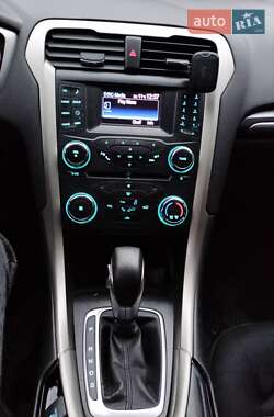 Седан Ford Fusion 2013 в 