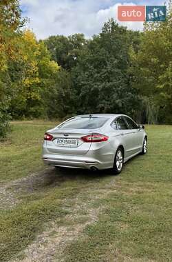 Седан Ford Fusion 2015 в 
