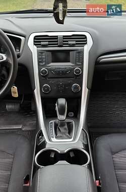 Седан Ford Fusion 2015 в 