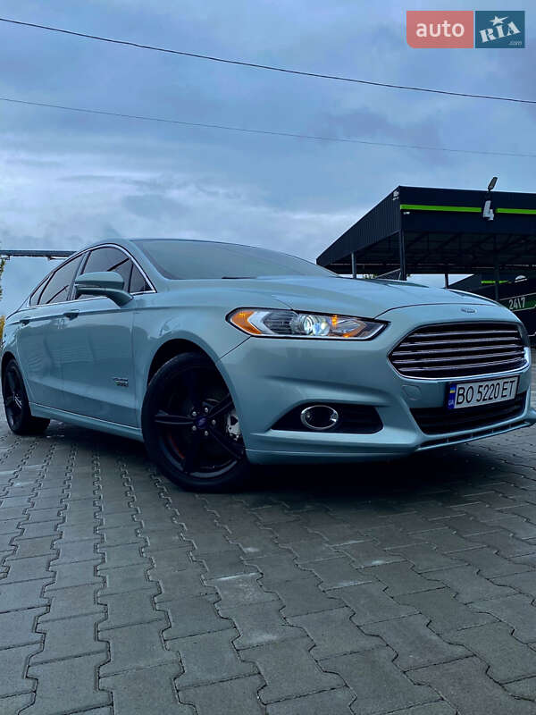 Седан Ford Fusion 2014 в 