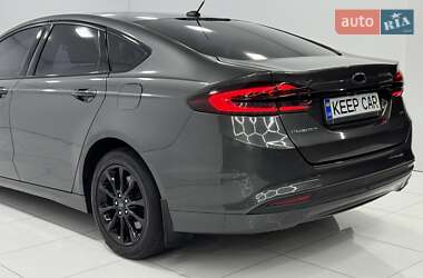 Седан Ford Fusion 2017 в 