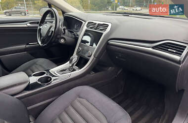 Седан Ford Fusion 2013 в 