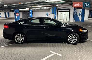 Седан Ford Fusion 2016 в 