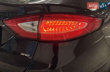 Седан Ford Fusion 2016 в 