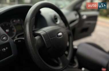 Хэтчбек Ford Fusion 2006 в 