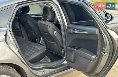 Седан Ford Fusion 2013 в 
