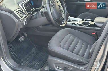 Седан Ford Fusion 2013 в 