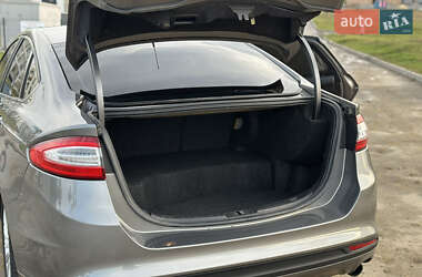 Седан Ford Fusion 2013 в 