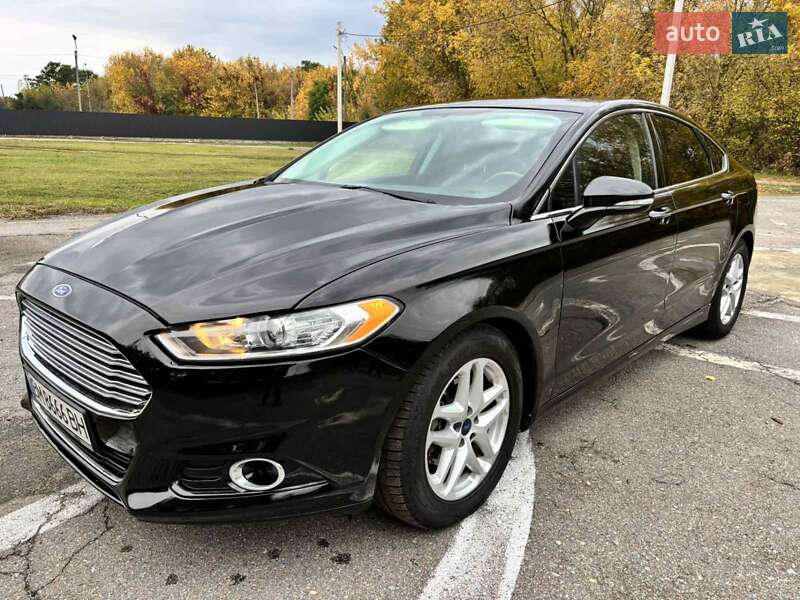 Седан Ford Fusion 2015 в 