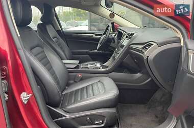 Седан Ford Fusion 2016 в 