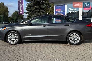 Седан Ford Fusion 2016 в 