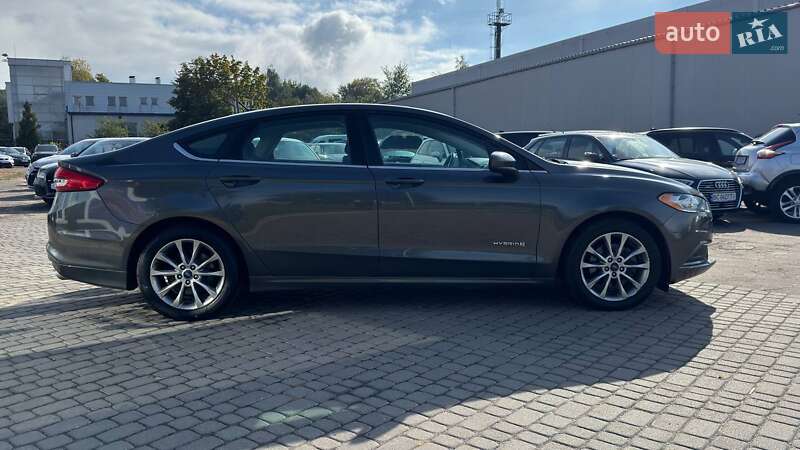 Седан Ford Fusion 2016 в Львові