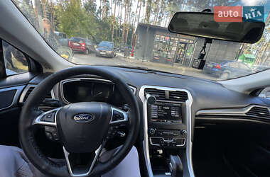 Седан Ford Fusion 2015 в 