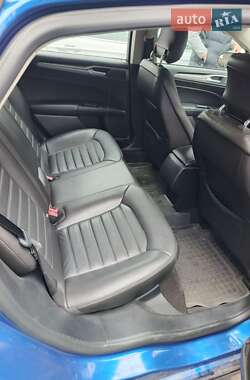 Седан Ford Fusion 2018 в 