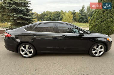 Седан Ford Fusion 2015 в 