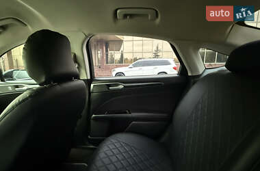 Седан Ford Fusion 2015 в 