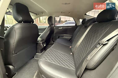 Седан Ford Fusion 2015 в 