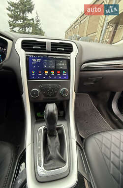 Седан Ford Fusion 2015 в 