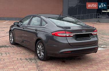 Седан Ford Fusion 2017 в 
