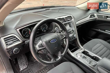 Седан Ford Fusion 2017 в 